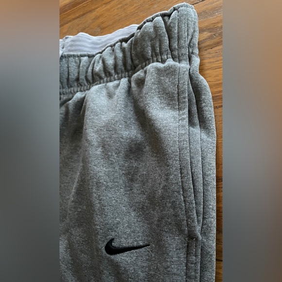 Nike Therma-Fit Capri Jogger, Mid-Rise, pockets, drawstring waist, Women’s - Picture 3 of 7